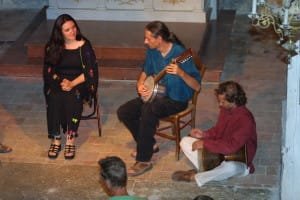 Olivier Milchberg playing Banjo with Francoise Atlan